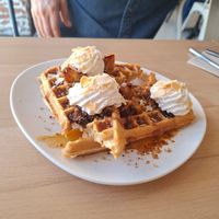 Gaufre automnale 🍂 : pommes, caramel, chantilly, amandes... at Bloomy Rive Gauche in Toulouse