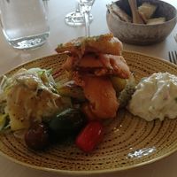Veggie Samosa with roast potatoes and vegan Cole slaw at Camp Ripan in Kiruna