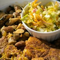 Vegan "pataniscas" with mushrooms, beans and salad at Cozinha da Mãe Terra in Montemor-o-novo