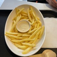 Fries with hummus   at FuiyOh in New Delhi