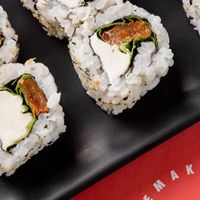 Rúcula e tomate seco com cream cheese, ou tofu pra veganos at Rock. Temakeria • Londrina in Londrina