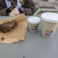 Brownie de coco vegano, café macchiato con leche de avena, y café negro doble. at Coffee Muxu in Bayonne