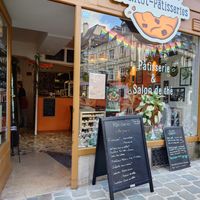 Front of the cafe at À Tantôt in Rouen