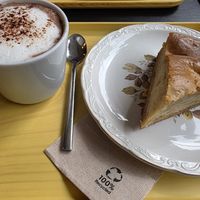 Apfelkuchen und Sojakakao at À Tantôt in Rouen