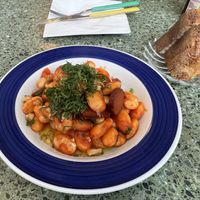 Beans with vegan pastrami and dill   at Korzenie Kuchnia Roślinna  in Szczecin