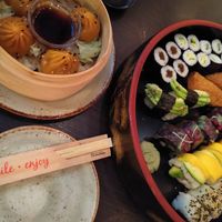 Pulled Planted Momo und Bejitarian Plate at Negishi Sushi Bar - The Circle in Kloten