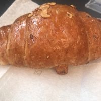 Brioche vegana vuota con scaglie di mandorla   at Antica Caffetteria Matucci in Citta Della Pieve