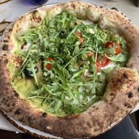 avocado pizza with vegan mozzarella   at 60 seconds to Napoli in Hamburg