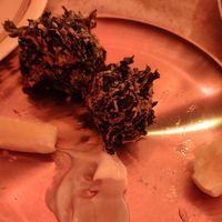 Buñuelos de algas at Zíngara in Madrid