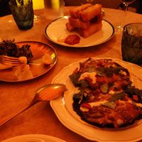 Alcachofas, buñuelos y patatas at Zíngara in Madrid