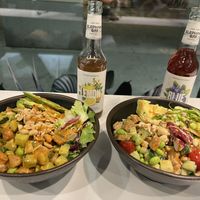 Bowls mit veganem Chicken und sonst unterschiedlicher Auswahl.  at MA‘LOA Poké Bowl Dresden in Dresden