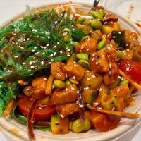 Vegan chicken bowl with the Korean sauce at MA‘LOA Poké Bowl Dresden in Dresden