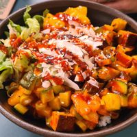 Tropical tofu bowl at MA‘LOA Poké Bowl Dresden in Dresden