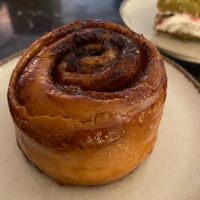 Cinnamon roll at OVO Coffee in Corroios