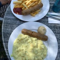 Sojawurst mit pommes/Kartoffelsalat   at Imbiss am Rosengarten in den Gärten der Welt  in Berlin