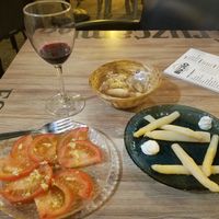 Simple, tasty tomato and white asparagus salads at El Bujío in Jerez