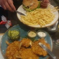 Burger z dokupionymi frytkami, boczniaki w panierce at Oliwka Pizzeria i Restauracja in Elblag