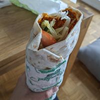 Lahmacun mit Salat und Joghurtsauce 👌 at Veganland in Krefeld