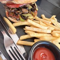 Hambúrguer vegano   at Why not? Burger in Sarande