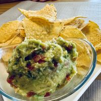 Nachos con guacamole (pedir salsa queso aparte)  at Sea Playa in Ajo