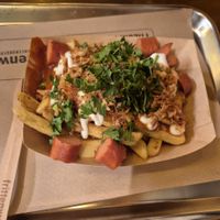 Vegan Currywurst auf Hauserfritten at Frittenwerk - Alexanderplatz in Berlin