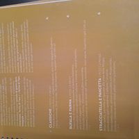 Menu with vegetarian/vegan options at Levante Pizzeria in Altamura