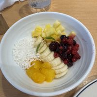 Açaí bowl without açaí or granola (I was told both contain milk)  at Eggs 'n Things - 湘南江の島  in Fujisawa