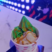 Drizzled with vanilla sauce at Bonkers - 冰淇淋 in Taipei