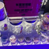 the toppings come in small containers - you can pour them on your ice cream yourself (that’s good).  at Bonkers - 冰淇淋 in Taipei