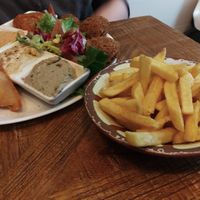 Vegane 19 mit Fritten at AKL in Aachen