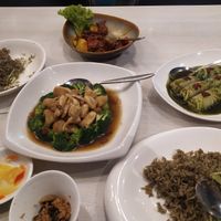 Sharing Platters at Whole Earth 环界蔬食 in Central Singapore