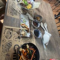 Gyosas de verduras, ramen vegetariano sin huevo y un plato de fideos de camote con cambio a tofu  at Mochii Restaurant in Rancagua