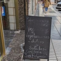 Anuncio fuera del local at Pasteleria San Fulgencio in Cartagena