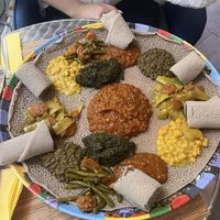 Platte mit allem (Nummer😄 at Tena Adam Feinkosten und Gewürzladen  in Munich