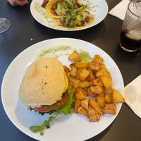 Mexican burger and tacos at Mango & Caoba in Barcelona