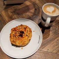 Apple and caramel bun and oat latte at Espresso House in Sarpsborg