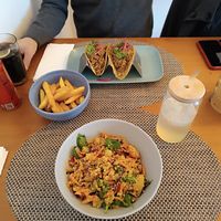 Os sabores são incríveis, sente-se cada ingrediente💗Limonada caseira (com flor de sabugueiro) + Salada de Quinoa com vegetais da época e vinagrete de limão at Casa Almeida in Caminha
