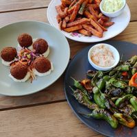 Lugar maravilloso, totalmente recomendado. Volveremos sin duda. La muchacha majisima at Pachamama Tapas Bar & Cultura in Pedrogao Grande