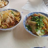 Wan do fen (L) and Juan fen (R) at Hua Guang Suan Jiang Liang Rice Noodles in Chengjiang