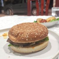 VegetarischerBurger mit Pommes at Azizi in Midelt