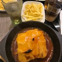 Francesinha vegana, deliciosa! at PenaCurva in Porto