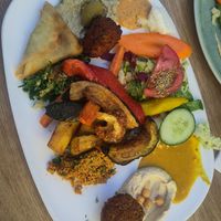 Vegetable and falafel plate at Za'atar Falafel in Berlin