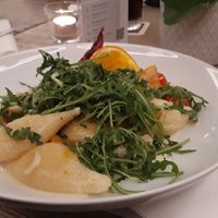 Muschelnudeln mit geschmortem Ofenkürbis, Kokos-Sauce, Rucola, Tomaten und Lauchzwiebeln at Zum Mühlenteich in Bassum