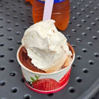 Banane und Dunkle Schokolade (beides vegan) at Gelateria Lago di Garda in Innsbruck