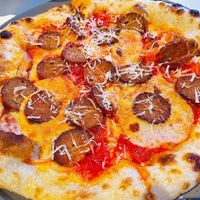 Neapolitan pizza/ veg sausage✨🤌🏼 #Veganuary at Crossroads Kitchen in Los Angeles