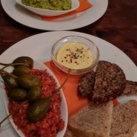 Tartar mit Majo und hinten Marchfelder Humus at Cafe Harvest in Vienna