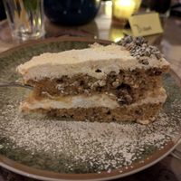 Kürbis-Walnuss Kuchen at Cafe Harvest in Vienna