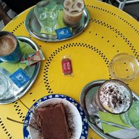 Café und Kakao mit einen Tiramisu. at Cafe Harvest in Vienna