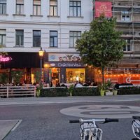  at Cafe Harvest in Vienna