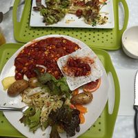 J'ai commencé à manger avant pour ma photo huhu at Aux P'Tits Couverts in Landerneau